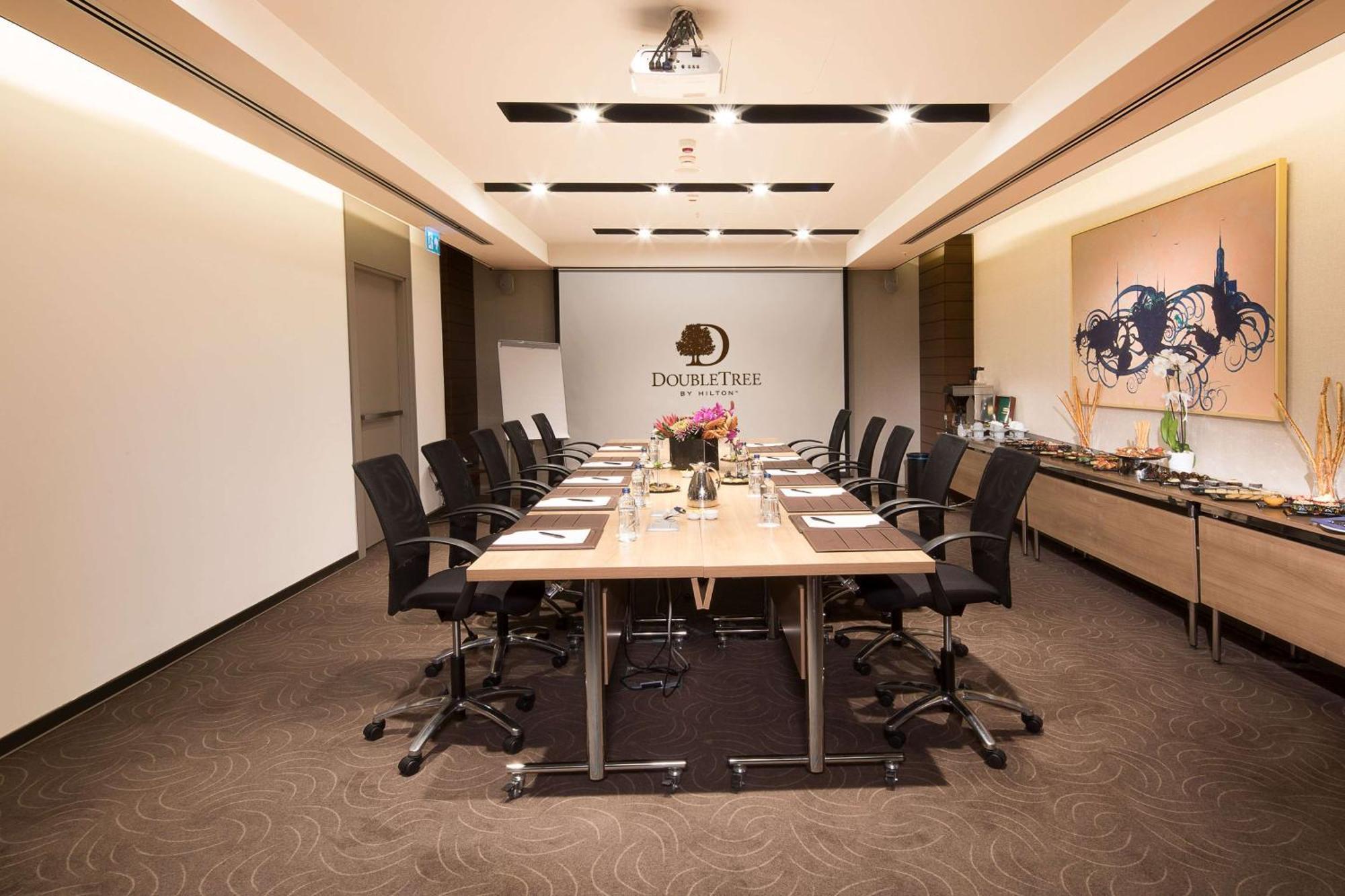 מלון Doubletree By Hilton Istanbul - Old Town מראה חיצוני תמונה Meeting room at the hotel